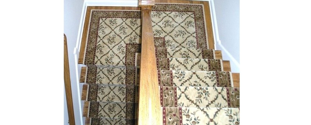 A Little Attention Paid to the Stair-Runner Makes a Staircase Extra Grand